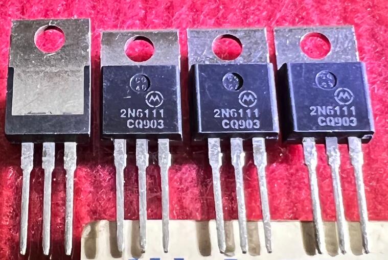 2N6111  Motorola Transistor  PNP  7A 40W TO-220AB 5PCS/LOT