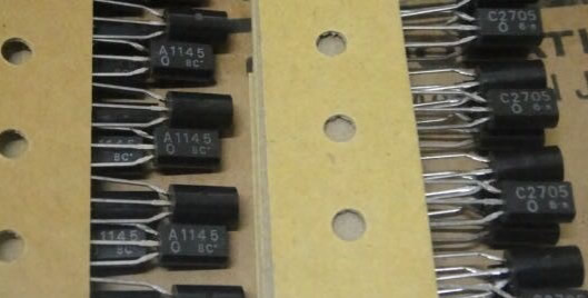 Transistor TOSHIBA 2SA1145-O In Contenitore TO-92L, Semiconduttore Nuovo