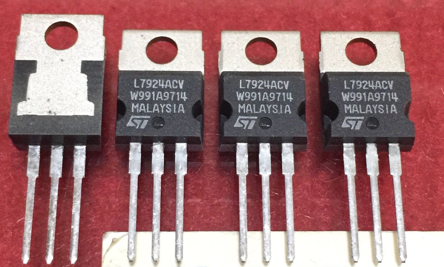 L7924ACV 7924 New Original ST TO-220 5pcs/lot