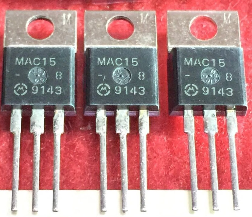 MAC15-8 New Original Motorola TO-220 SCR Thyristor 5PCS/LOT