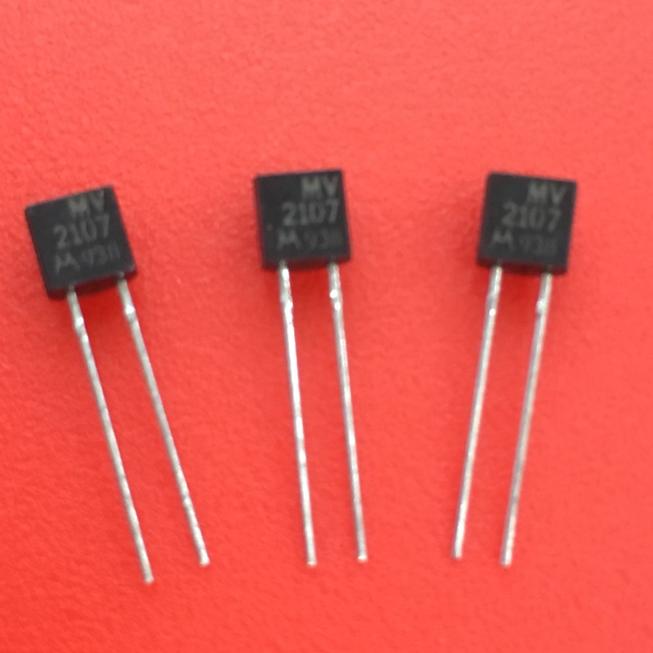 MV2107 Original Motorola TO-92 Diode 5pcs/lot