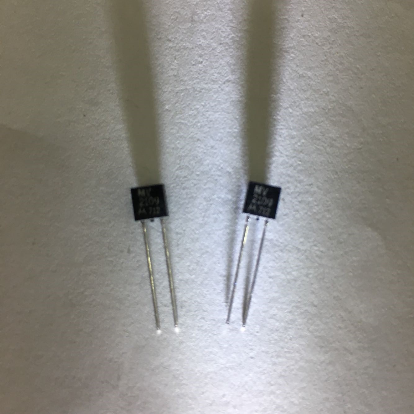 MV2104 Original Motorola TO-92 5pcs/lot